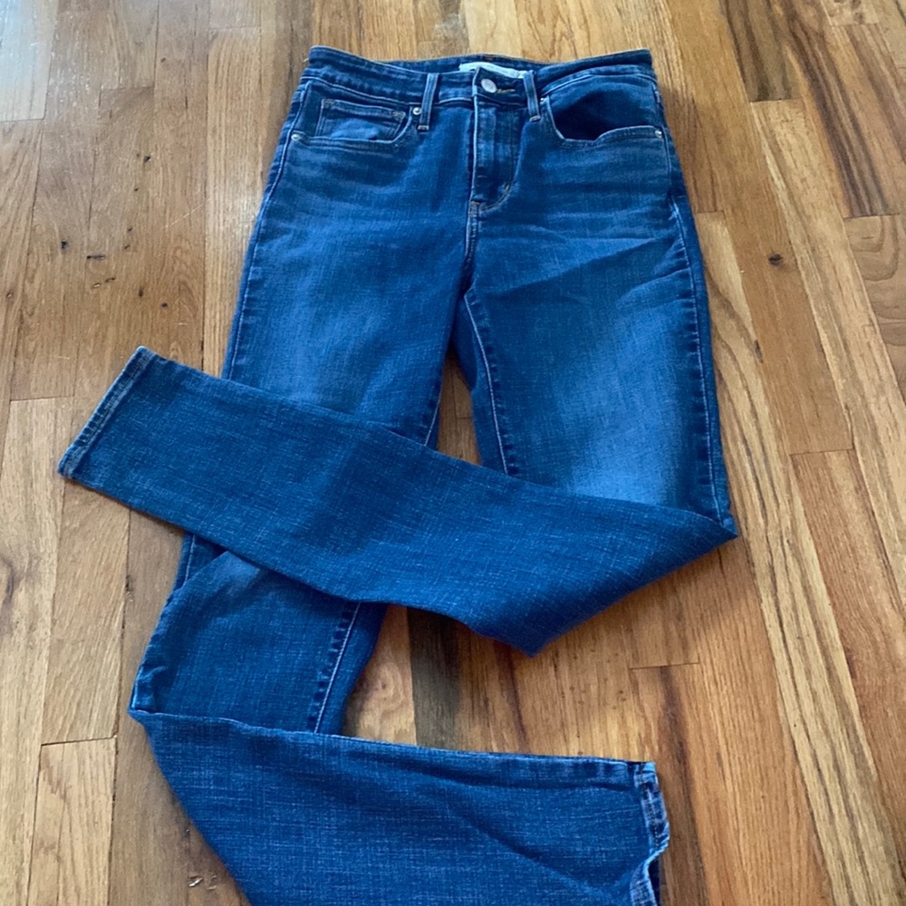 Levi’s high waisted skinny blue jeans size 27
